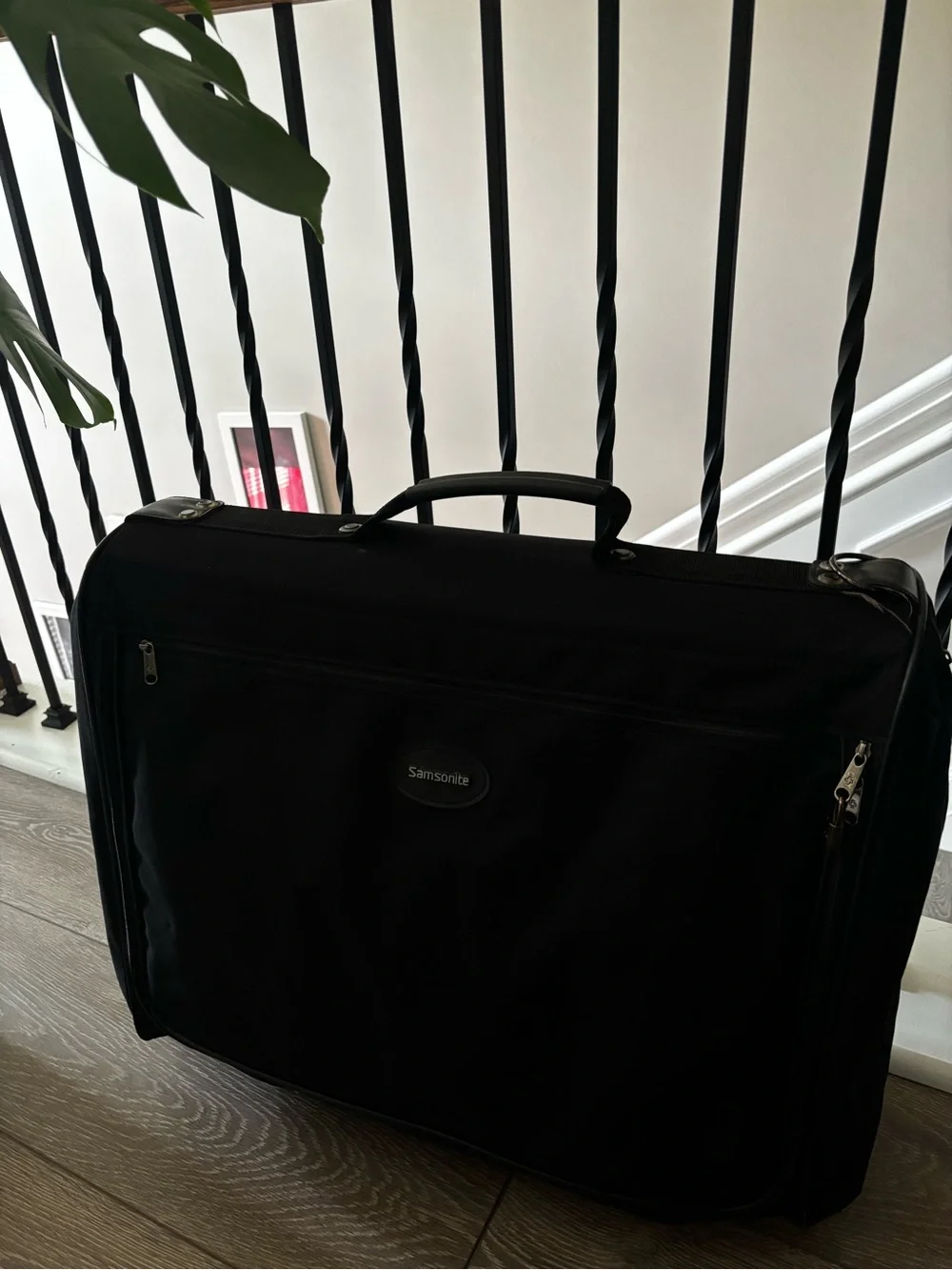 Samsonite Black Men's Garment Bag with Top Handle